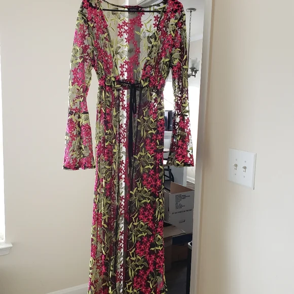 Laced Robe - Picture 2 of 2